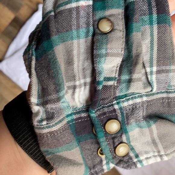 Zachs Girlfriend Flannel - Picture 6 of 7